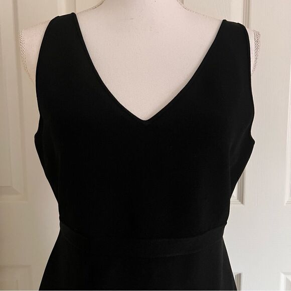 THEORY Stretch-crepe wrinkle resistant midi dress in Black Large MSRP $425 - Picture 6 of 10